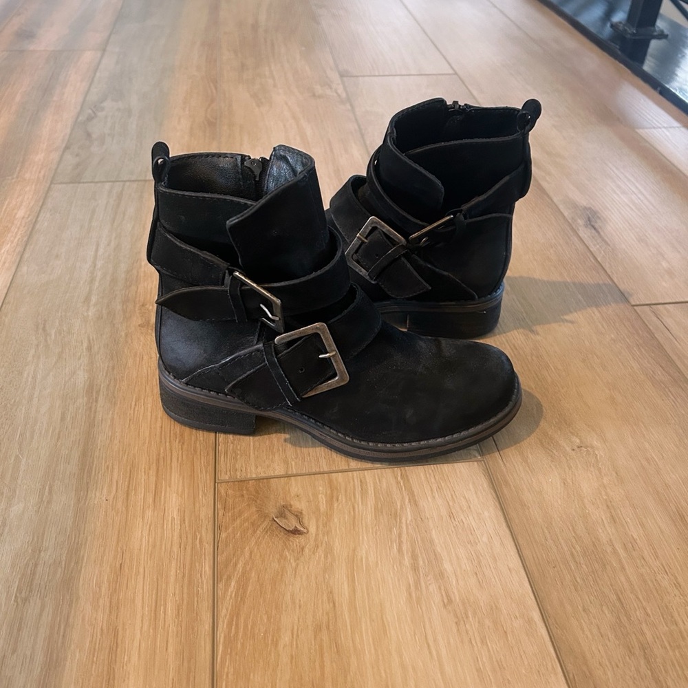 Steve Madden boots